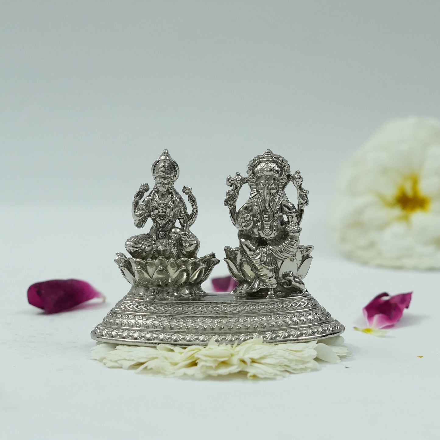 Brass Lakshmi Ganesh Idol in Silver Finish – Auspicious Home Décor & Gifting