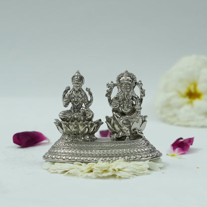 Brass Lakshmi Ganesh Idol in Silver Finish – Auspicious Home Décor & Gifting