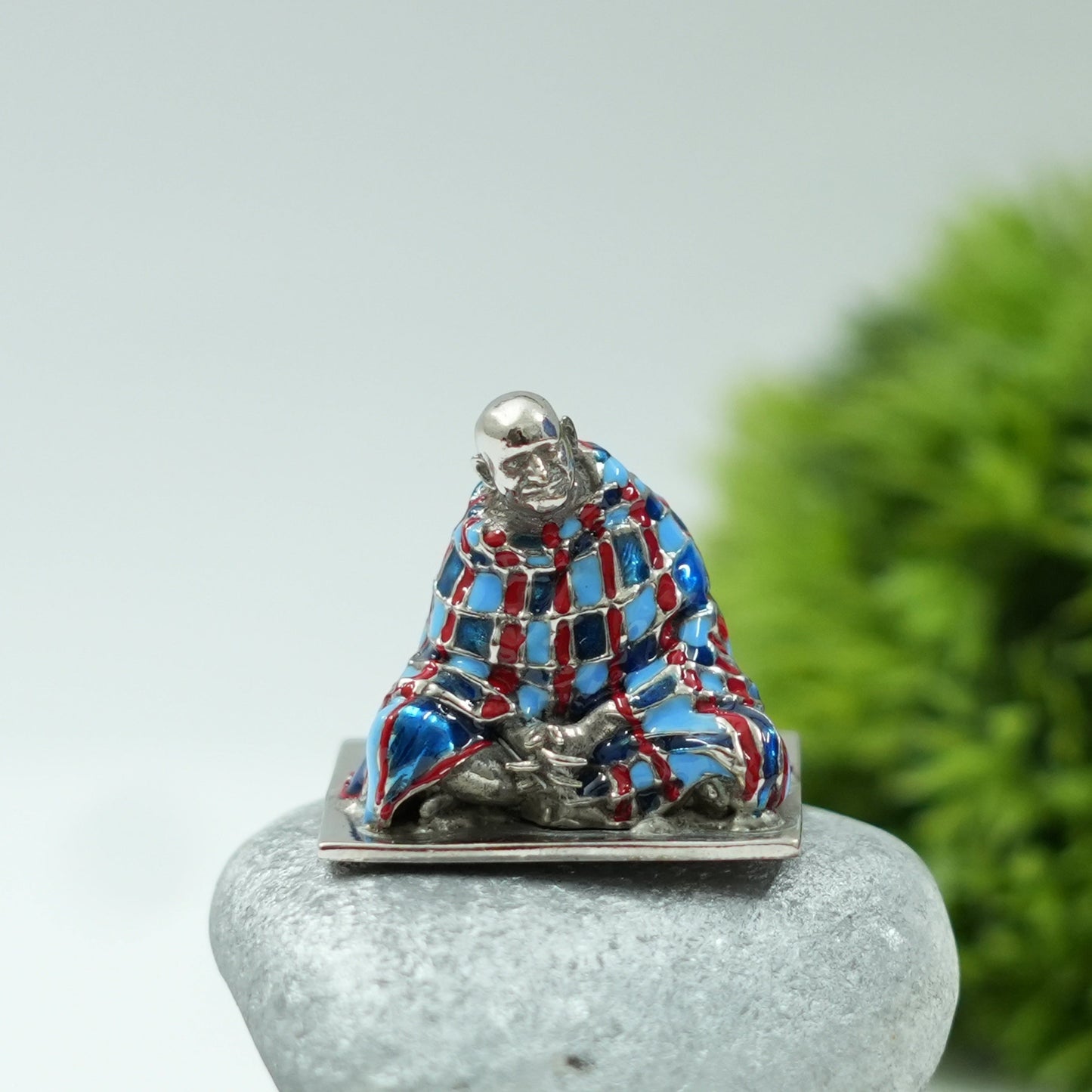 Neem Karoli Baba With Blanket in Silver Finish Hand-Painted Brass Idol | Guru Ji Murti