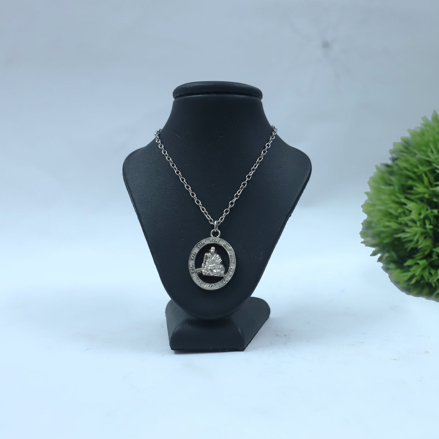 Neem Karoli Baba Dhoti Pose Silver Pendant | Ram Ram Guru Ji Locket for Daily Wear