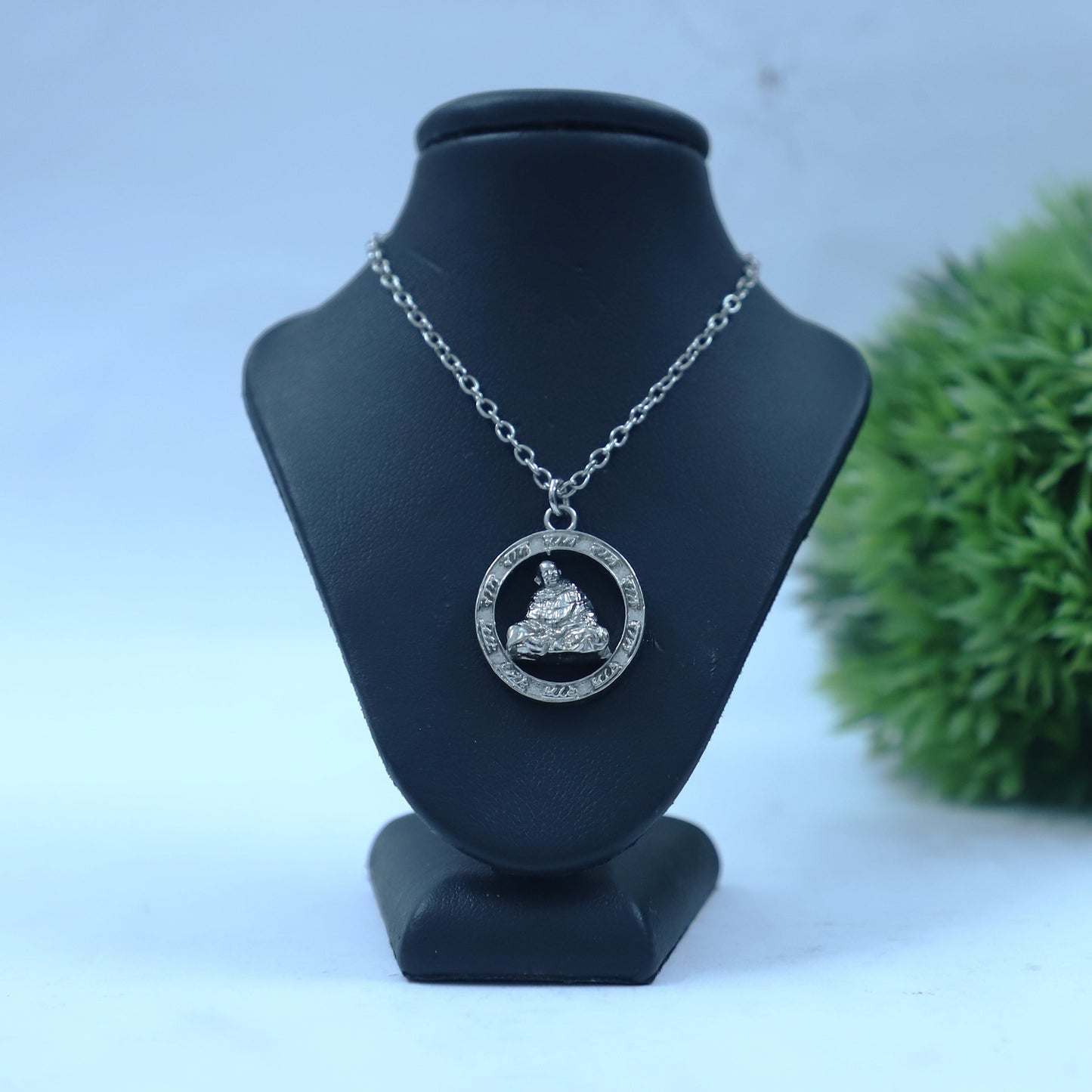 Neem Karoli Baba Blanket Pose Silver Pendant | Maharaj Ji Ram Ram Locket for Devotees
