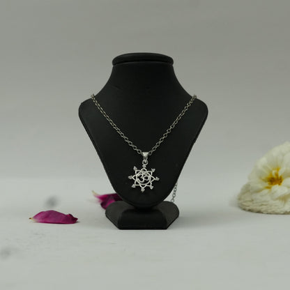 Om Vector Chakra Spiritual Pendant – Sacred Energy Balance Symbol Pendant for Meditation, Harmony & Positive Vibrations