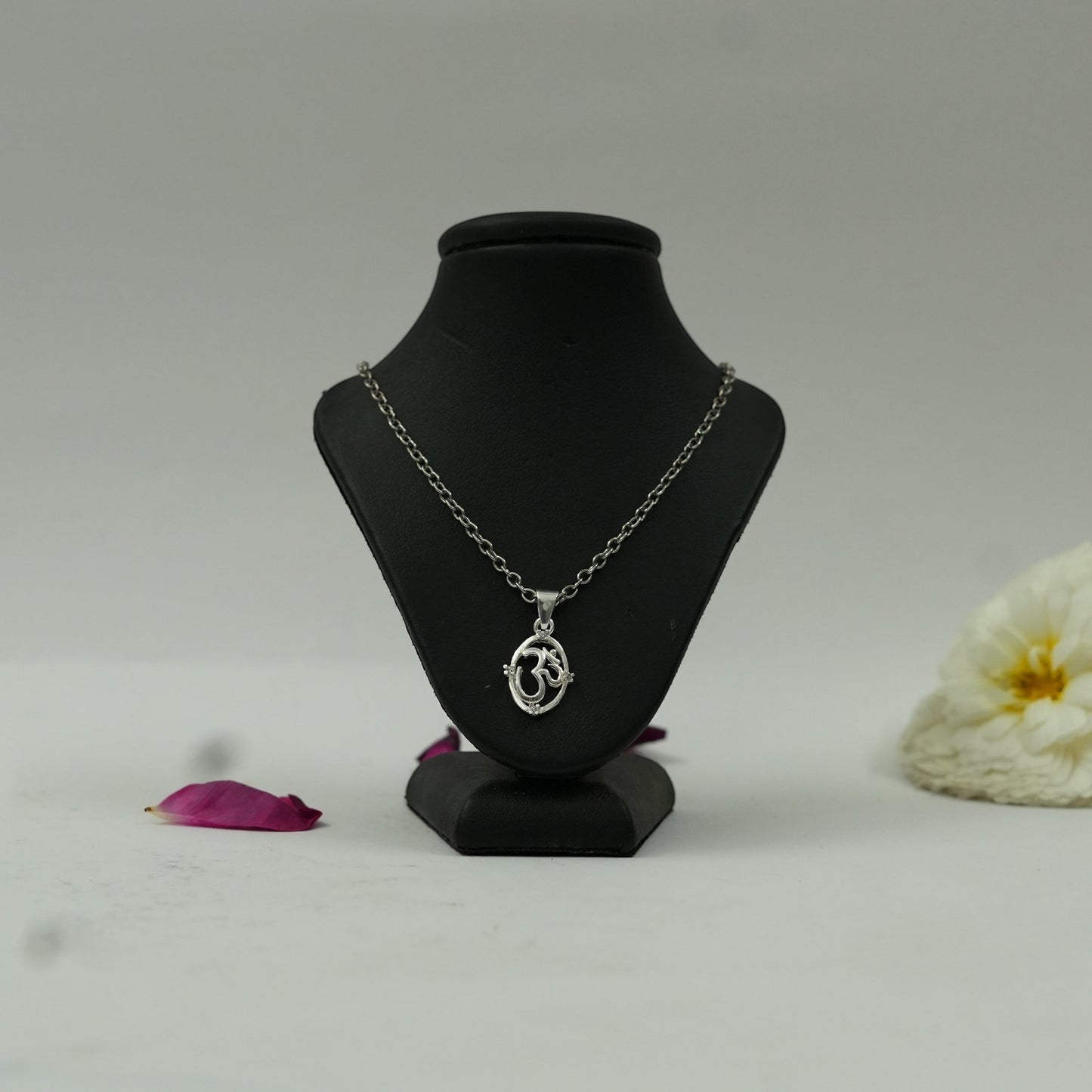 Sacred OM (ॐ) Spiritual Symbol Pendant – Divine Energy & Meditation Pendant for Peace, Protection and Positivity