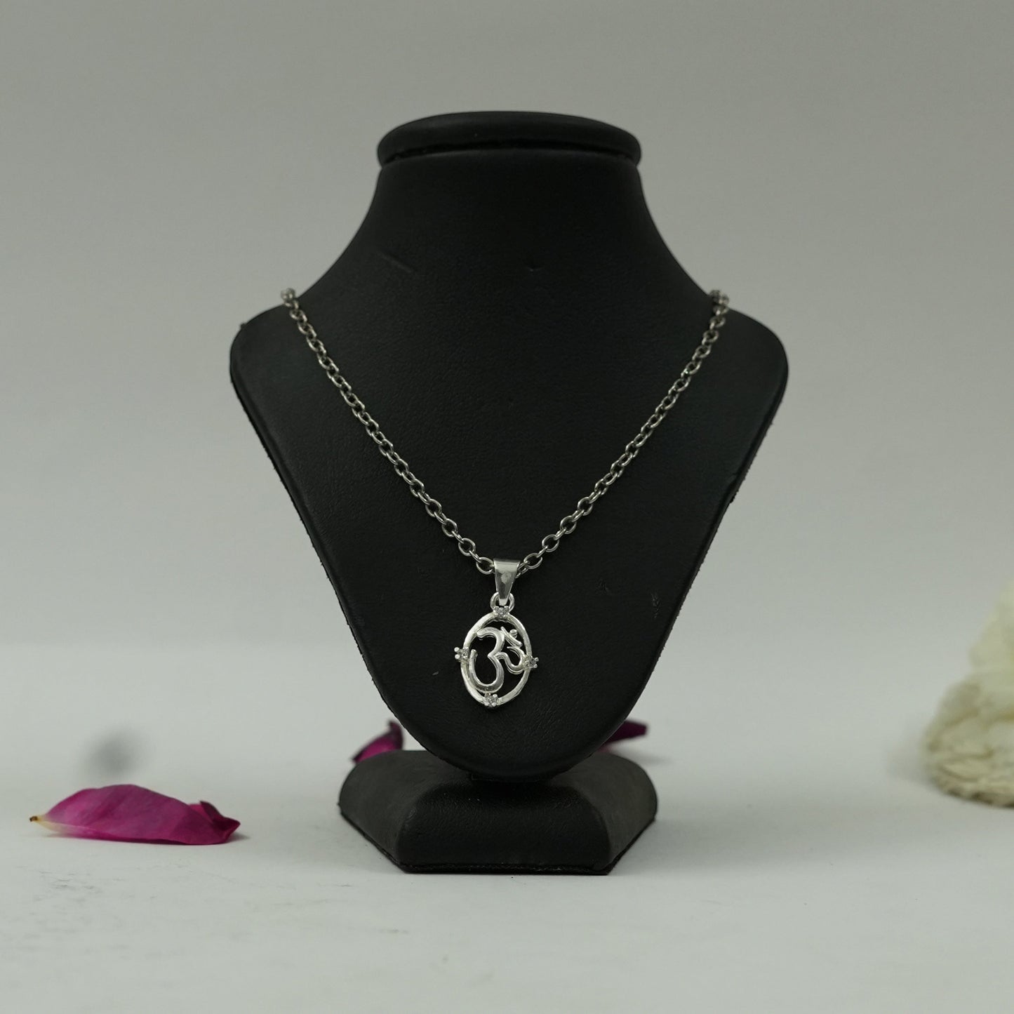 Sacred OM (ॐ) Spiritual Symbol Pendant – Divine Energy & Meditation Pendant for Peace, Protection and Positivity